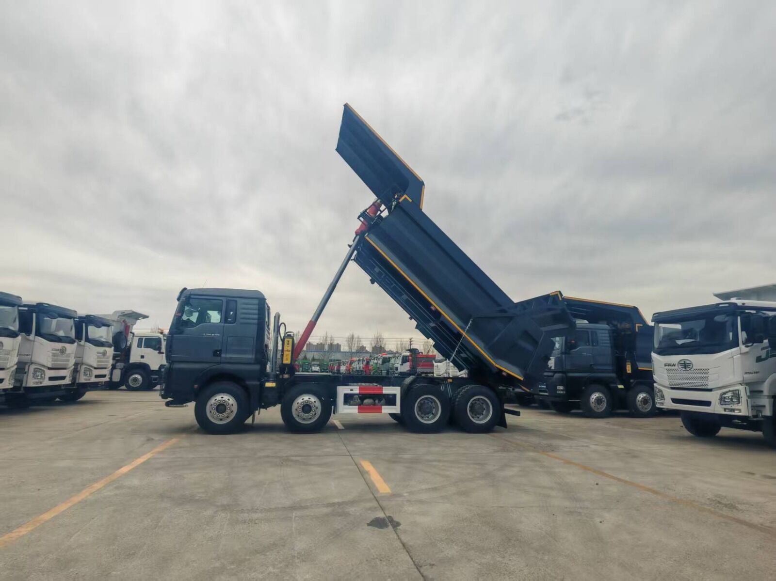 Самосвал SITRAK C7H